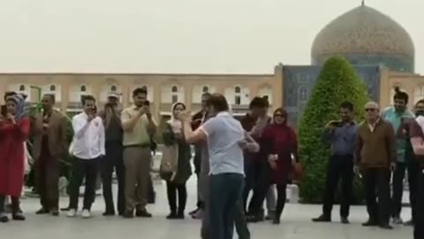 رقصی چنین میانه میدانم آرزوست