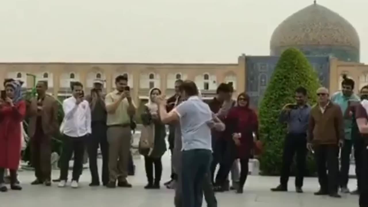 رقصی چنین میانه میدانم آرزوست