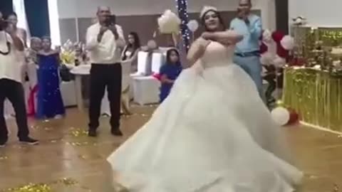 💕🎉 This Bouquet Toss is MAGICAL! | FunFM