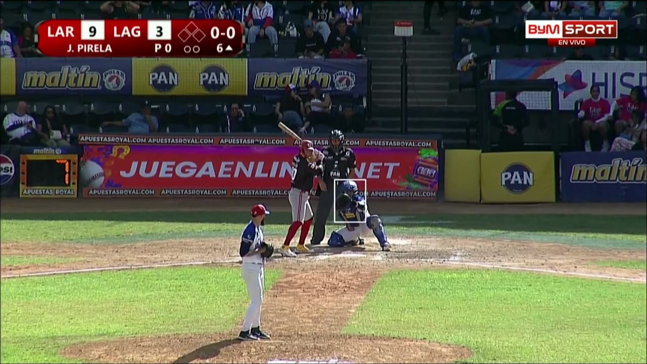 Gabriel Arias de espalda al plato