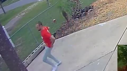 Suspect in Tom and Jerry Shirt Attempts to Escape Police After Running from Traffic Stop