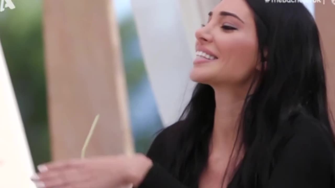 The Bachelor_ Έξω φρενών η Σία με την Αντζελίνα - _Τουλάχιστον εγώ γεννήθηκα 1_x264