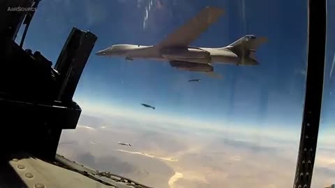B-1B Lancer: the American bomber that survived the Cold War ends without a successor