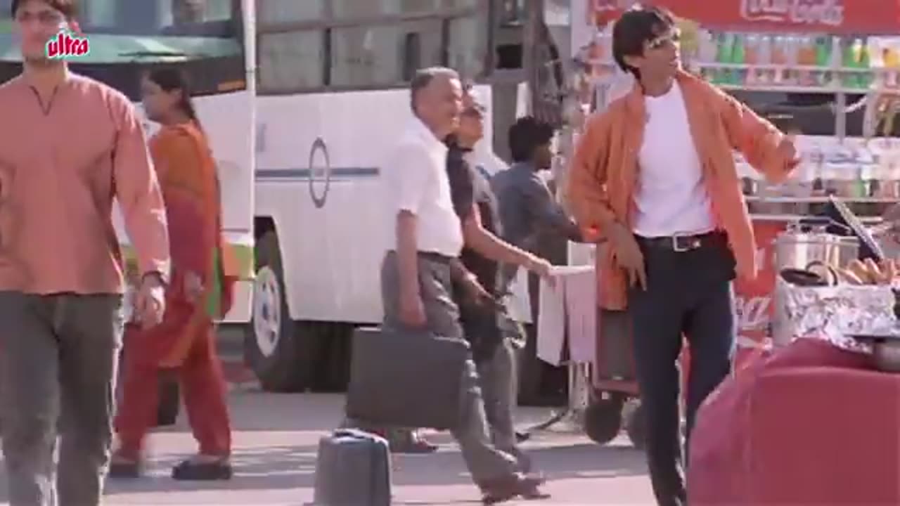 बड़ा_कमज़ोर_लेग_पीस_है_ये_मुर्गी_को_क्या_पोलियो_हो_गया_था_क्या__-_Vijay_Raaz_कौवा_बिरयानी_कॉमे(360p)