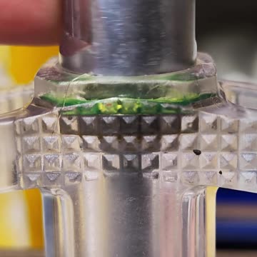 How to quickly lubricate a bicycle pedal