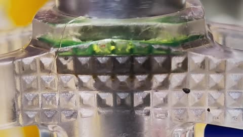 How to quickly lubricate a bicycle pedal