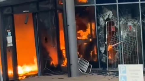 OMG: asylum seekers house was burned down in Ireland