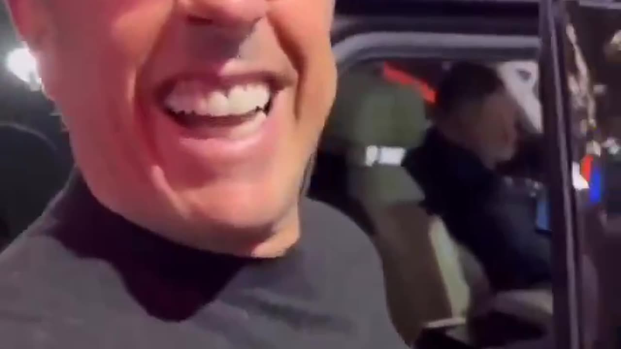 Jerry Seinfeld Laughs In Face Of Anti-Israel Heckler After Knicks Game.