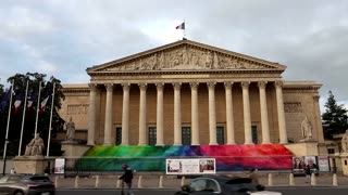French government faces turmoil ahead of confidence vote