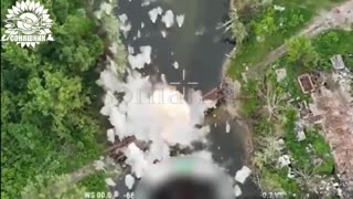 🇺🇦✈️💣 Ukrainian aviation strike a bridge used by the Russians with precision-guided bombs