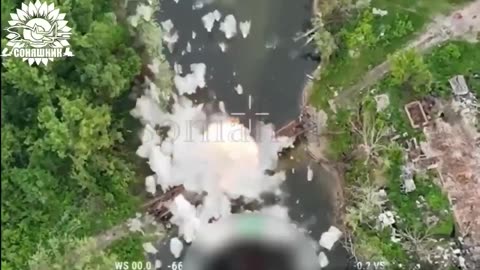 🇺🇦✈️💣 Ukrainian aviation strike a bridge used by the Russians with precision-guided bombs