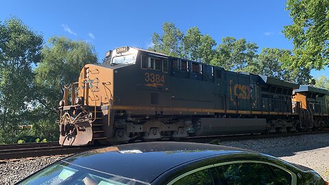 CSX Trains 3384 and 900 head East on the wrong track