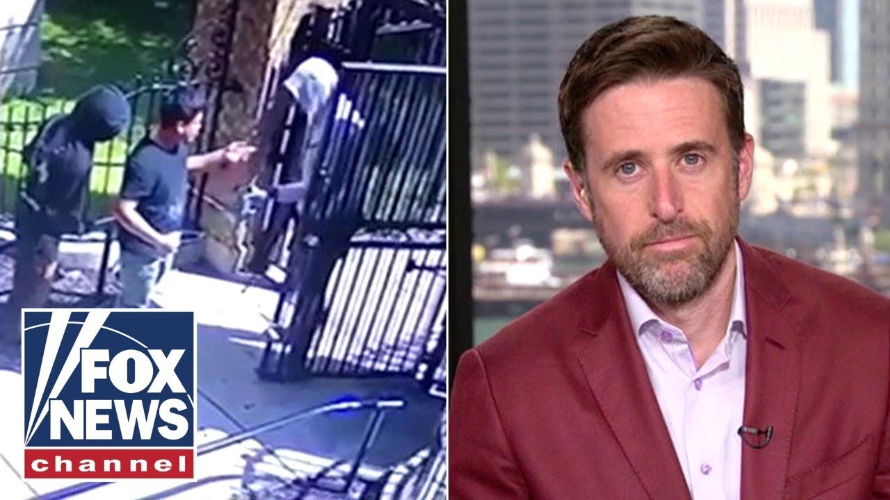 WATCH: Maintenance worker robbed by two men at gunpoint in Chicago