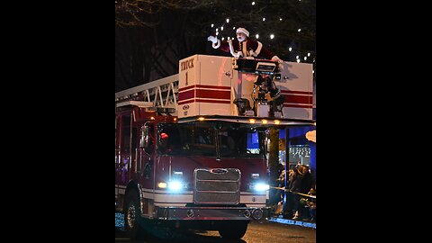 Ride Along with Q #392 - Santa Parade McMinnville, Oregon 11/28/25 - Photos and Video by Q Madp