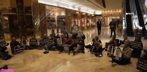 PAID ACTIVIST ARRESTED INSIDE TRUMP TOWER👮🏻‍♀️🧟🧟‍♂️ 👮‍♂️📷TO PROTEST ICE AGENCY👮🧟‍♀️👲💫