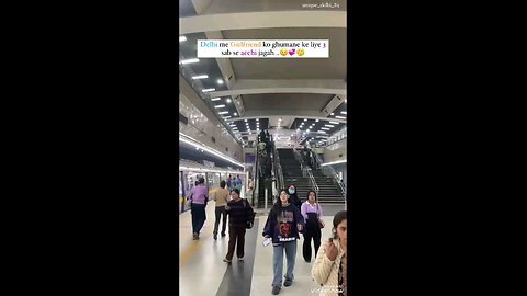 Kya Dekh Rahe Hain Tere pass girlfriend hai