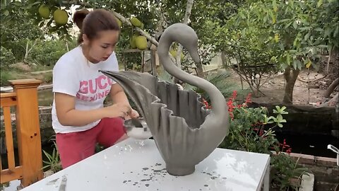 Beautiful and easy - The idea of ​​​​swan shaped plant pots from old fabric and cement