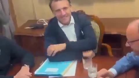 Macron e Merz e la coca ...