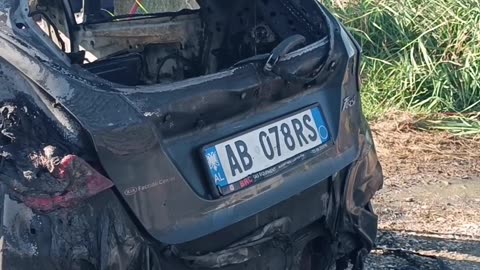 Makina përfshihet nga flakët në autostradën Lushnje–Fier