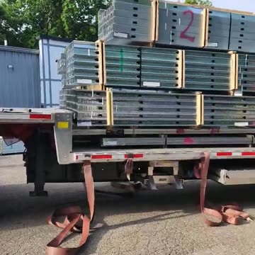 SHES TIGHT #ourtruckinglife #trucking #reallifetruckers #truckdriver #atruckerslife