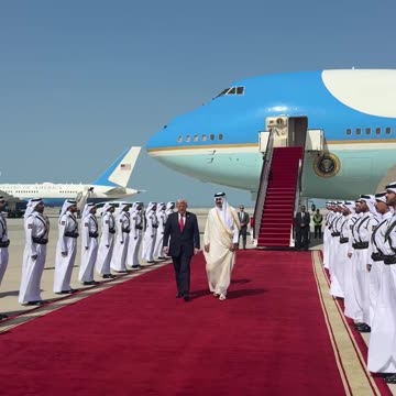 🚨🔥President Trump is greeted by the Emir of Qatar 🇺🇸🇶🇦 #USA #Qatar