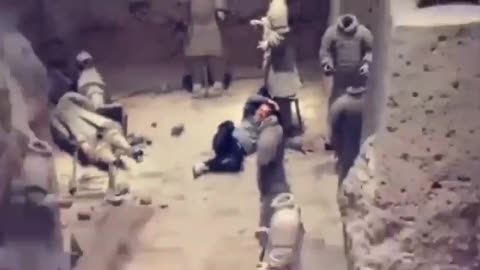 Tourist jumped over a museum fence and damaged two samurai statues
