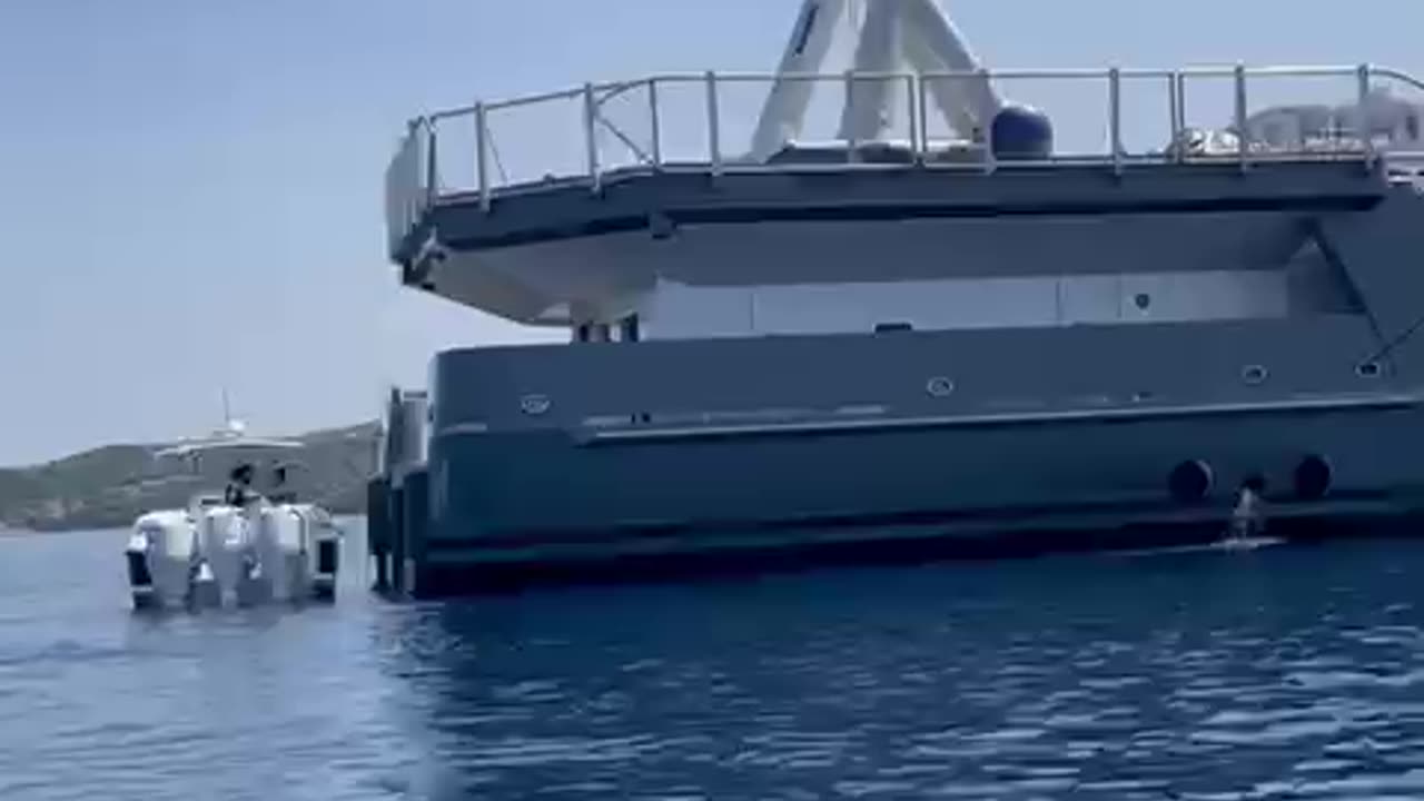Το γιοτ του Μαρκ Ζούκερμπεργκ στο Μεγανήσι