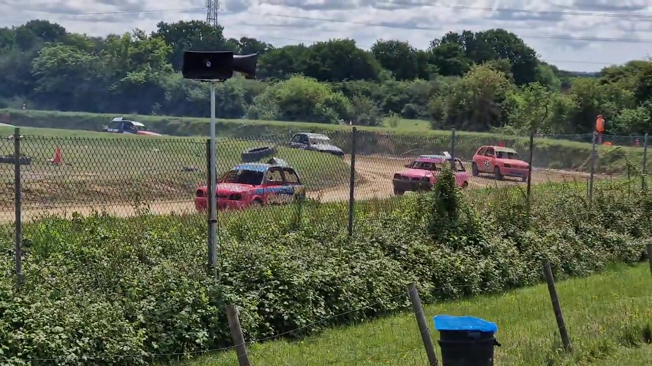 Banger Racing: 1L Prods cars.