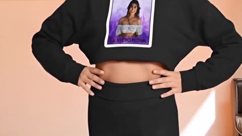La Divina Mexicana vibes all day... have you seen this top yet? #latinafashion #streetstyle