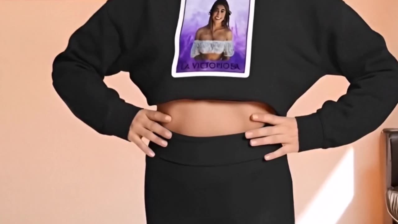 La Divina Mexicana vibes all day... have you seen this top yet? #latinafashion #streetstyle