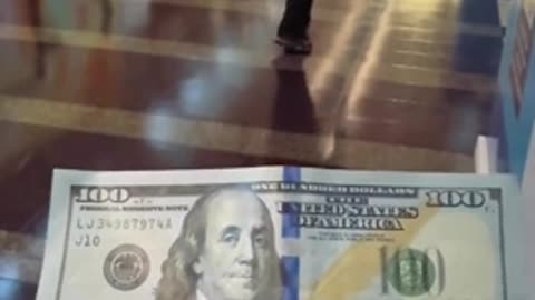 You find the craziest things at the DC Reagan Airport! 👀🤑🇺🇸🇺🇸🇺🇸