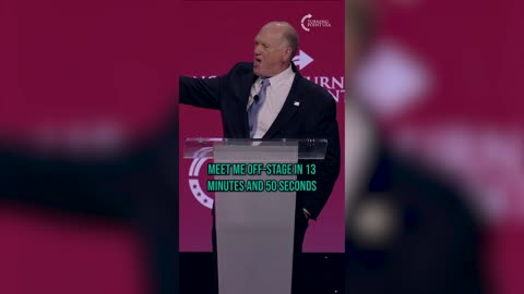 Tom Homan DESTROYS Heckler With SAVAGE Clapback 🔥