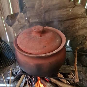 Expat in the Philippines Cooking in a Clay Pot | Palayok/Kulon Experience