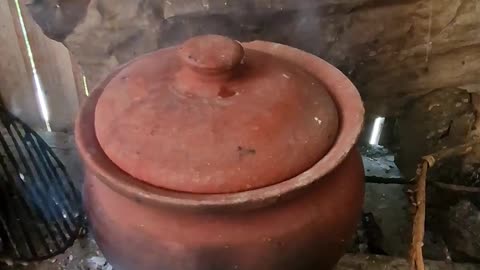 Expat in the Philippines Cooking in a Clay Pot | Palayok/Kulon Experience