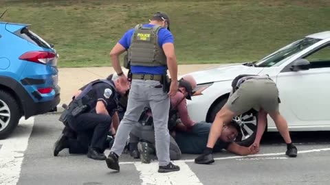 This pathetic Illegal Alien scumbag deserved every bit of this treatment.