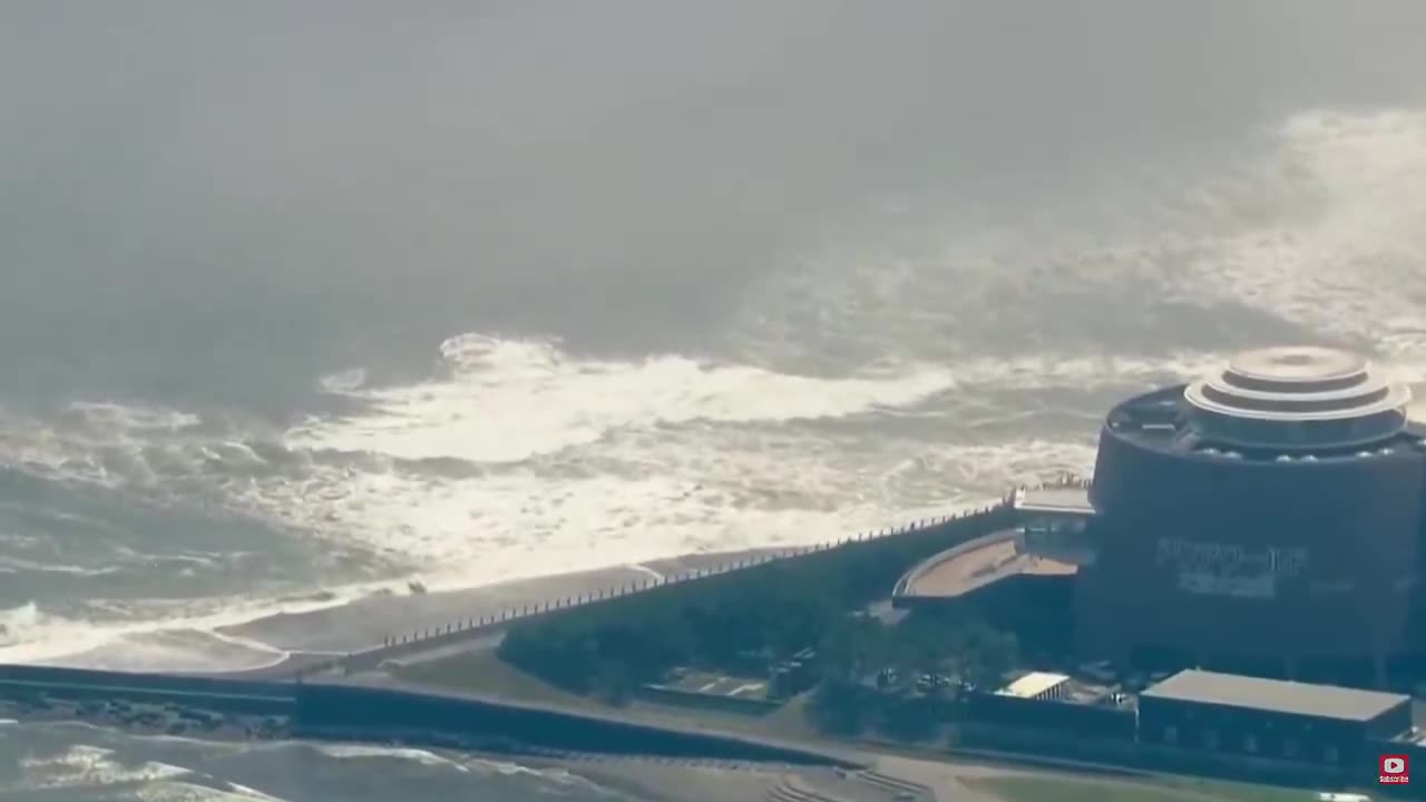 Japan right now as Tsunami waves begin. Its massive OMG 😱