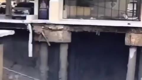 Video # 2 like from a disaster movie: In Thailand's capital Bangkok,a large-scale road collapse occurred