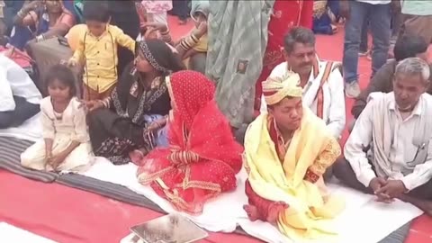 Kaushambi: 3-Foot-Tall Groom Marries 2.5-Foot-Tall Bride in CM's Mass Marriage Event