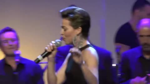 Marta Bolaños y La Trova - A mi manera