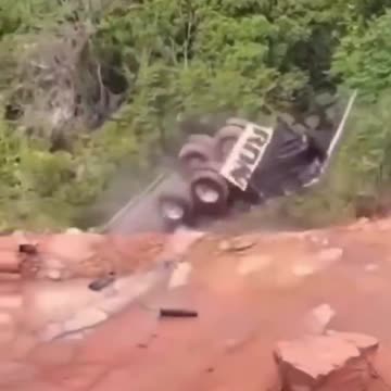 SECONDO LA STORIA UFFICIALE, CON PULEGGIA, CORDE, E CARROZZA LI CARICAVANO MEGLIO