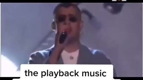 Breaking‼️Bad Bunny Concert🤣 playback fail! Bad Bunny had ear plugs in and couldn't hear the playback