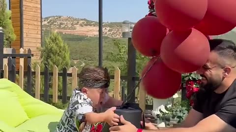 They Got Yahea a Gift… and It Flew Away?! 😭🎁 | #يحيى_الزعبي Shorts