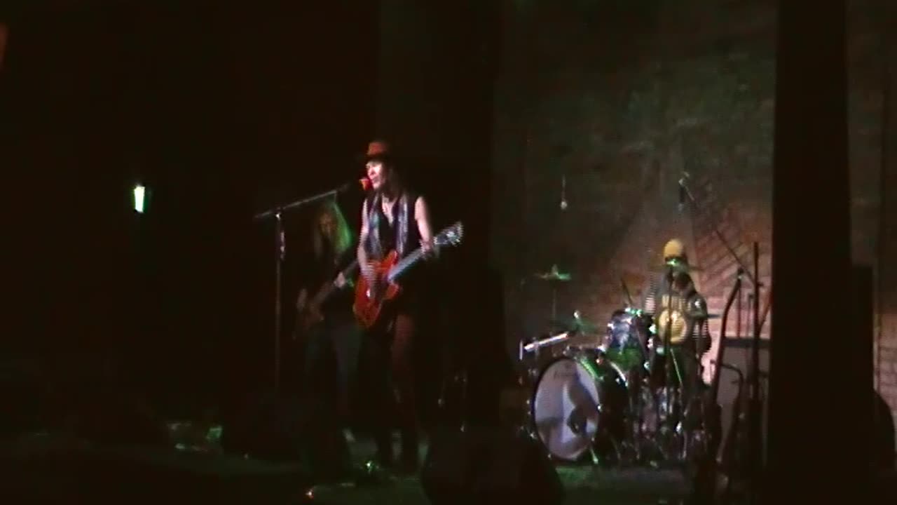 Flare and the Shithouse Rats