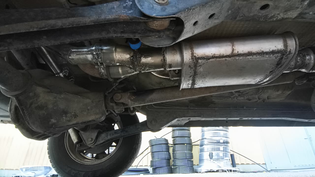 V8 Grand cherokee 5.9 on headers, dual exhaust & cut out