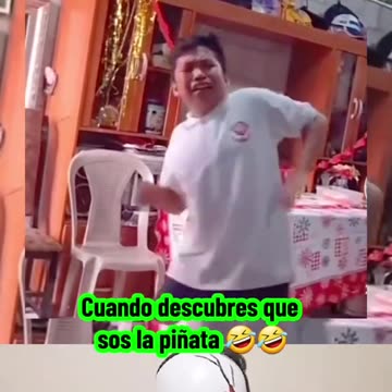 Cuando la vida te da golpes 🤣🤣 #bromas #golpes #golpesgraciosos #cumple #humor #fyp #viraltiktok #pa