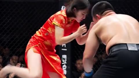 Kung Fu Pretty Girl Knocks Down 400-pound Muscle Man!!