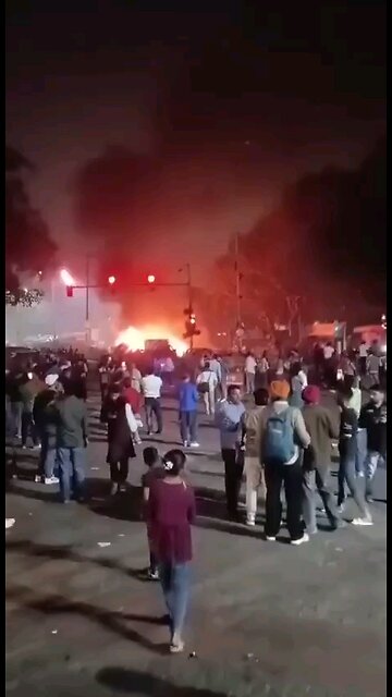 At least eight people are reported dead in an explosion outside the Red Fort in India’s capital