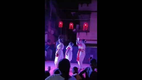 Back dancing behind stage-comedy comedy