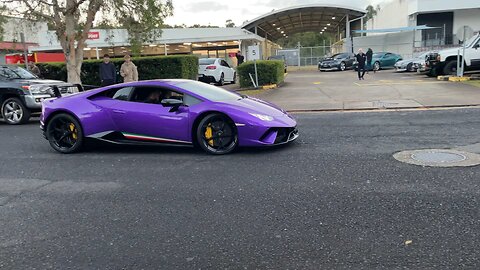Lamborghini Huracan Turns Up