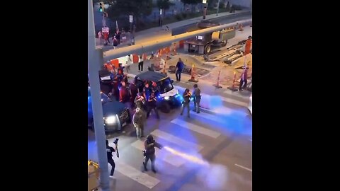 RIOTS BREAK OUT IN AUSTIN TEXAS🚔👮🧟👮‍♂️📸BY AGITATORS🚓🛗🛂💫
